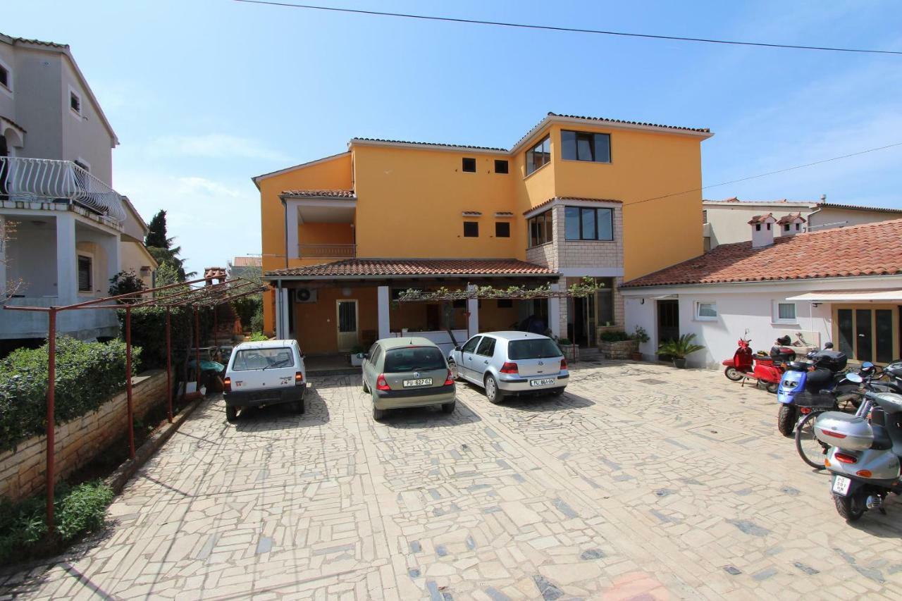 Apartments Malvina Ровінь Екстер'єр фото
